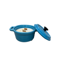 Carica l'immagine nel visualizzatore di Gallery, Candela Cocotte Verde in cera di soia e olio di cocco, con puro olio essenziale di Palo Santo