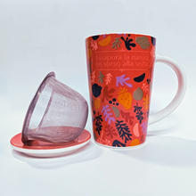 Carica l'immagine nel visualizzatore di Gallery, Tazza infusiera per tisane verde e rossa - Assapora la natura un sorso alla volta