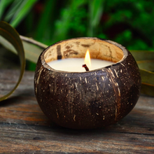 Carica l'immagine nel visualizzatore di Gallery, Coco candle candela profumata in noce di cocco - BowlPros