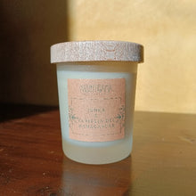 Carica l'immagine nel visualizzatore di Gallery, Candela profumata Tonka e Vaniglia del Madagascar Nasoterapia