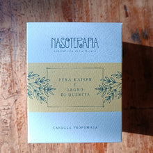 Carica l'immagine nel visualizzatore di Gallery, Candela Profumata Pera Kaiser e Legno di Quercia Nasoterapia