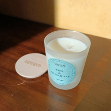 Carica l'immagine nel visualizzatore di Gallery, Candela profumata Fico e Frangipane Nasoterapia