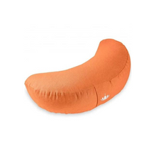 Carica l'immagine nel visualizzatore di Gallery, Cuscino mezzaluna in Kapok con loto ricamato colore arancio per meditazione e yoga