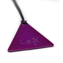 Carica l'immagine nel visualizzatore di Gallery, Piastra di Tesla uomo con finitura alla polvere di argento che ricopre completamente l'alluminio trattato elettronicamente, e ha proprietà antibatteriche