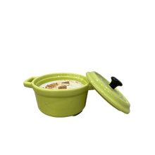 Carica l&#39;immagine nel visualizzatore di Gallery, Candela di Palo Santo Cocotte in Pocellana Verde – Sanctus
