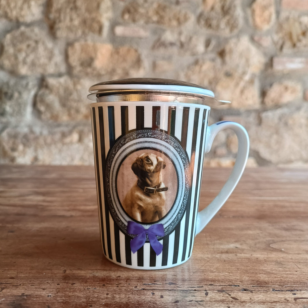 Tazza Mug in porcellana con filtro acciaio e coperchio - decorata con cane carlino