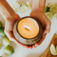Carica l&#39;immagine nel visualizzatore di Gallery, Coco candle candela profumata in noce di cocco - BowlPros
